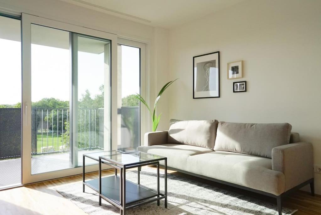 With Terrace Near Metro Station And Apartment Vienna